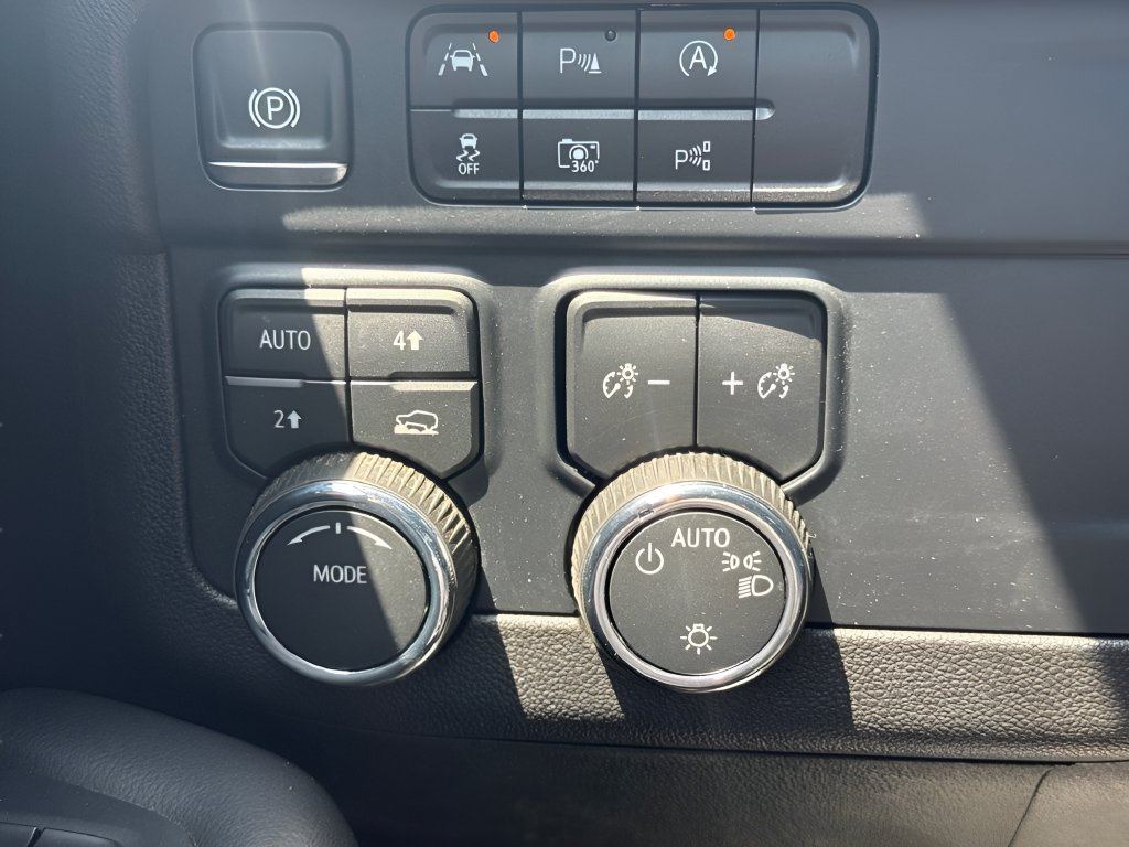 Used 2025 Chevrolet Tahoe LT AWD/4WD image 23