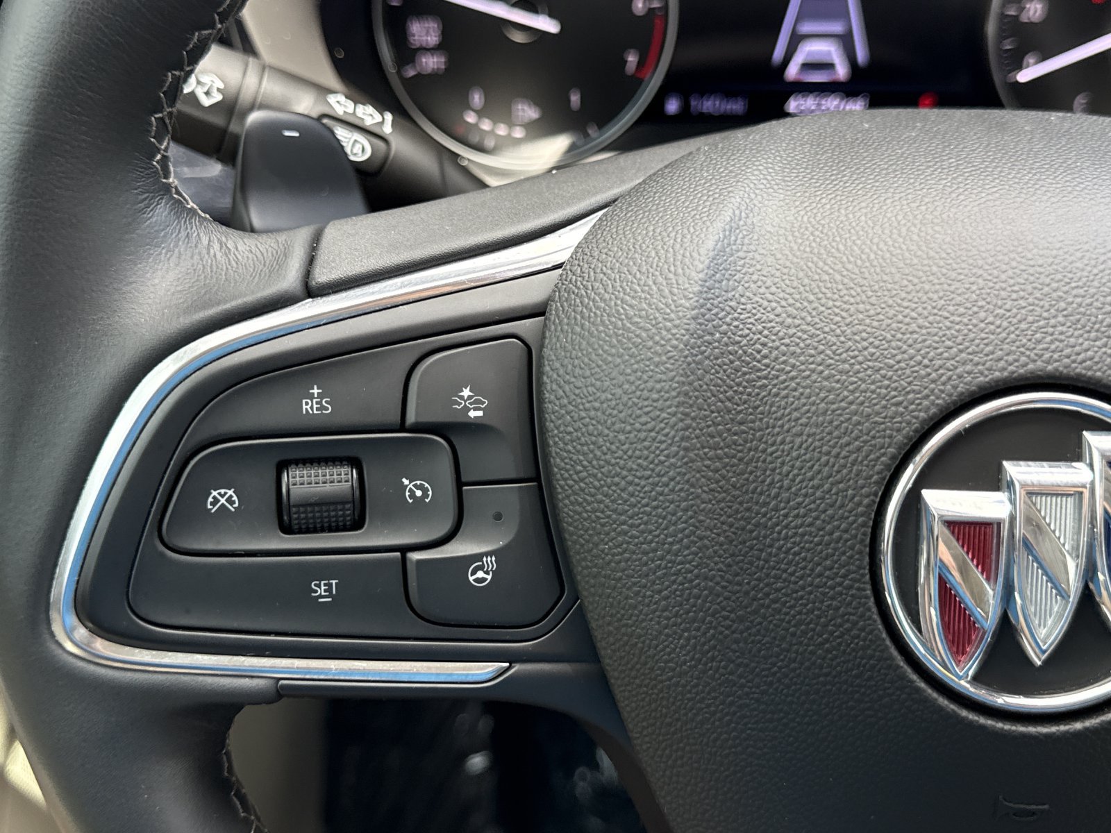 Used 2022 Buick Envision Avenir w/ Technology Package II FWD image 15
