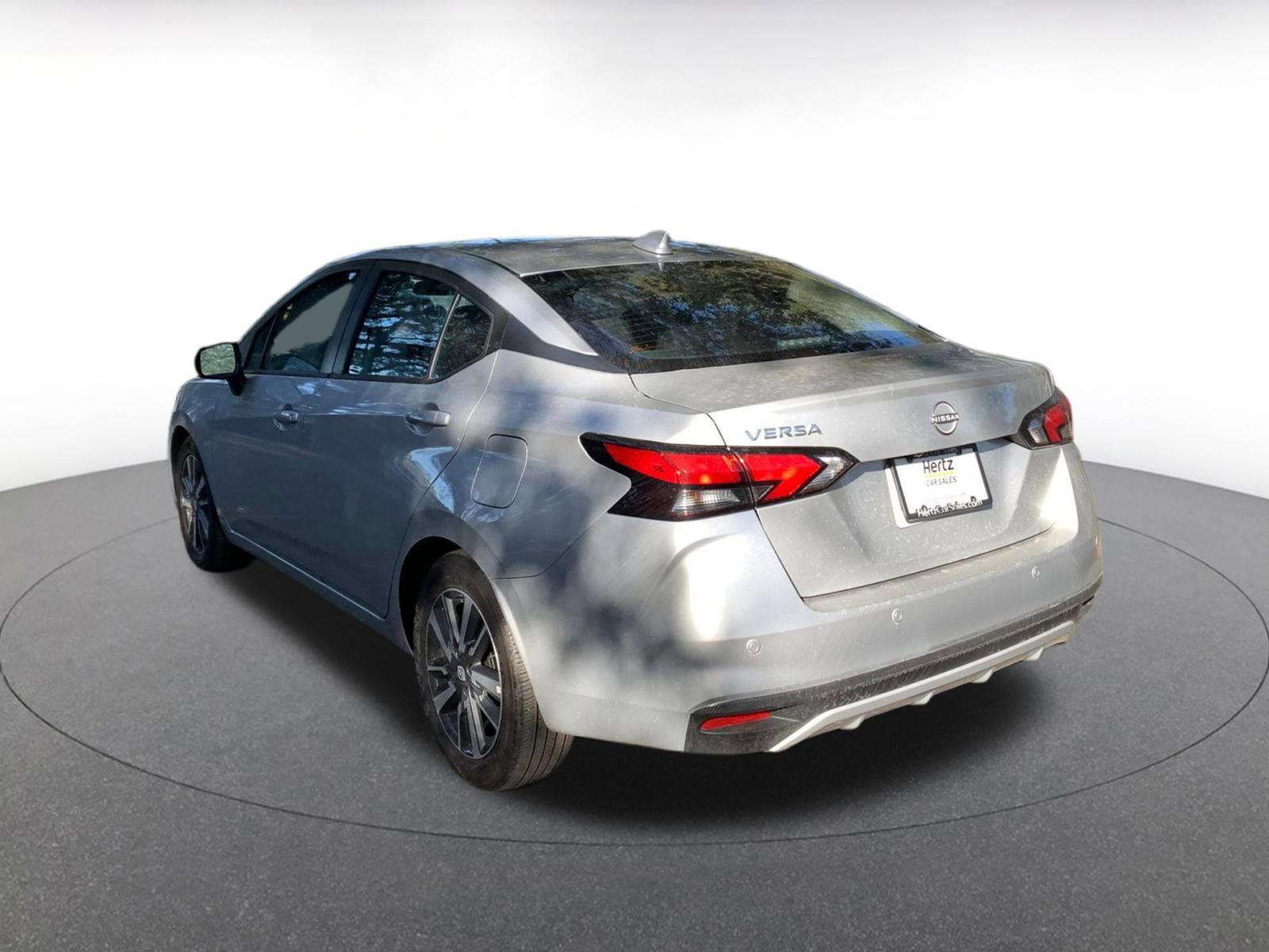 Used 2025 Nissan Versa SV image 5