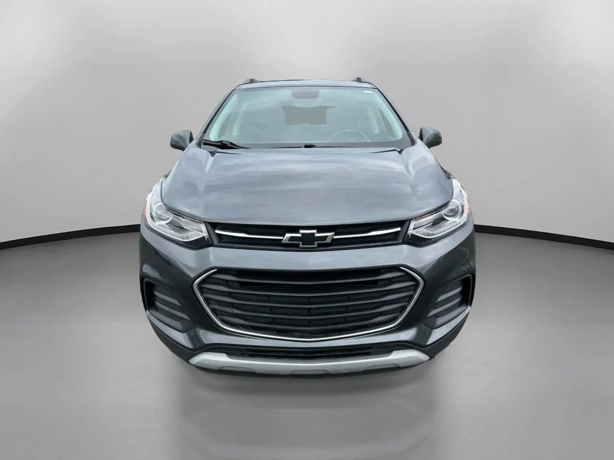 Used 2020 Chevrolet Trax LT w/ Driver Confidence Package FWD image 2