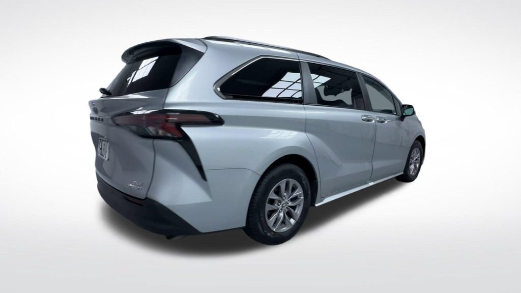Certified 2024 Toyota Sienna XLE w/ XLE Plus Package AWD/4WD image 9