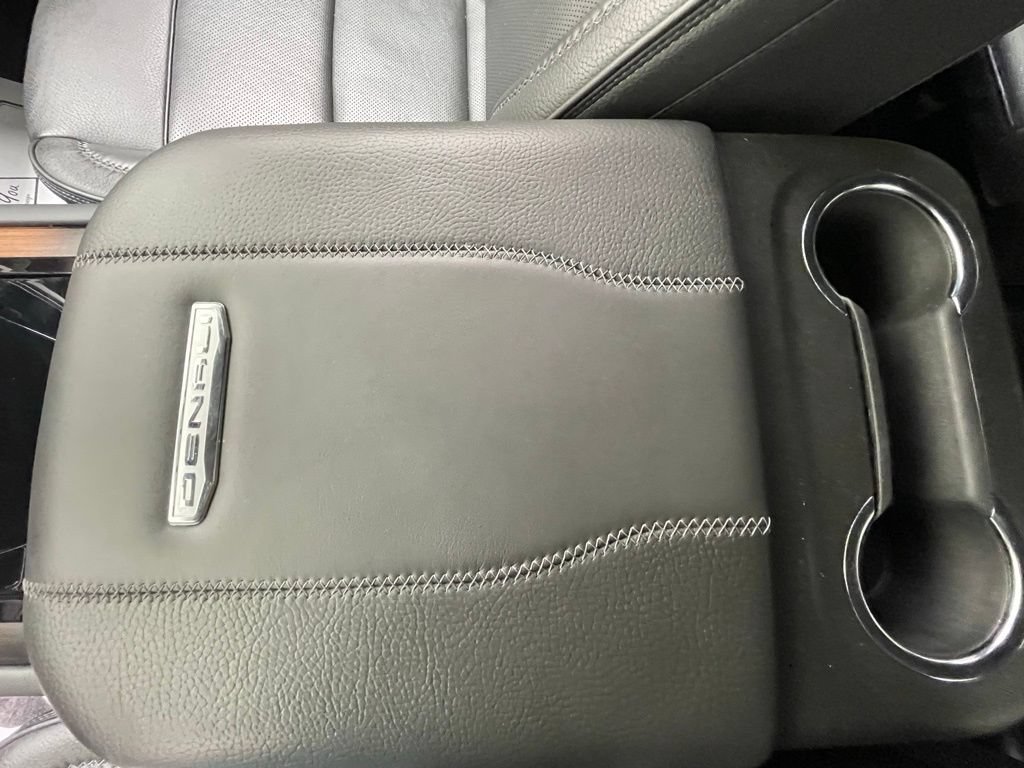 Used 2025 GMC Yukon Denali AWD/4WD image 22