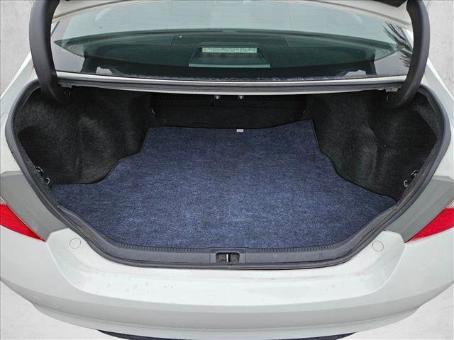 Used 2017 Toyota Camry SE w/ Moonroof Package FWD image 7