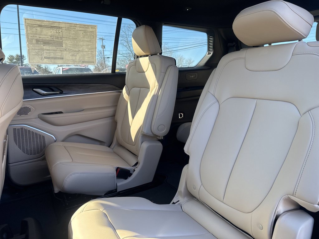 New 2026 Jeep Grand Cherokee L Limited w/ MOPAR Finishing Package AWD/4WD image 19