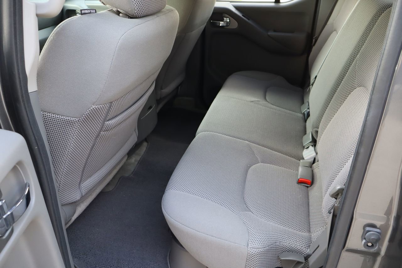 Used 2017 Nissan Frontier SV RWD image 5