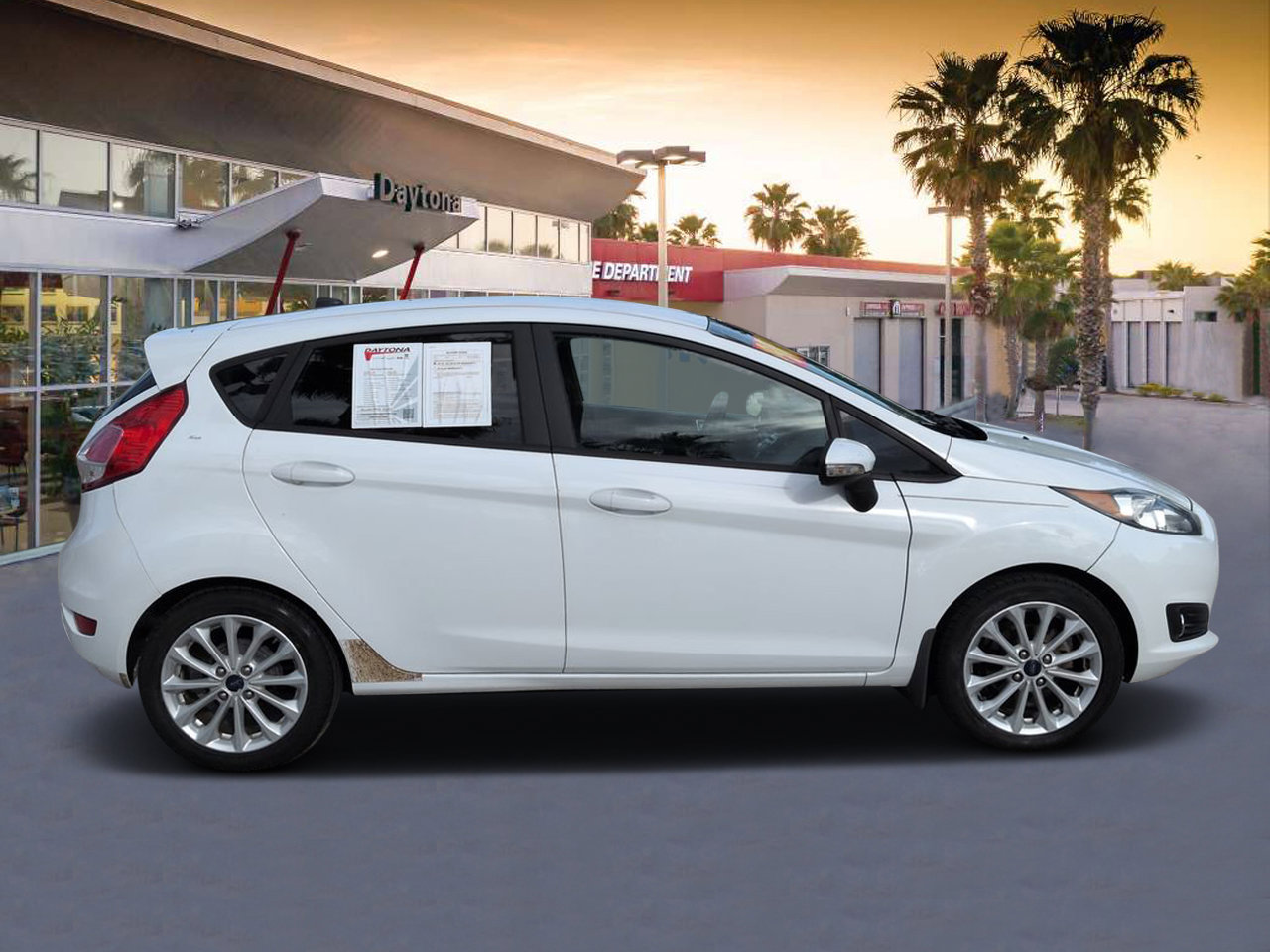 Used 2014 Ford Fiesta SE w/ Equipment Group 201A FWD image 2
