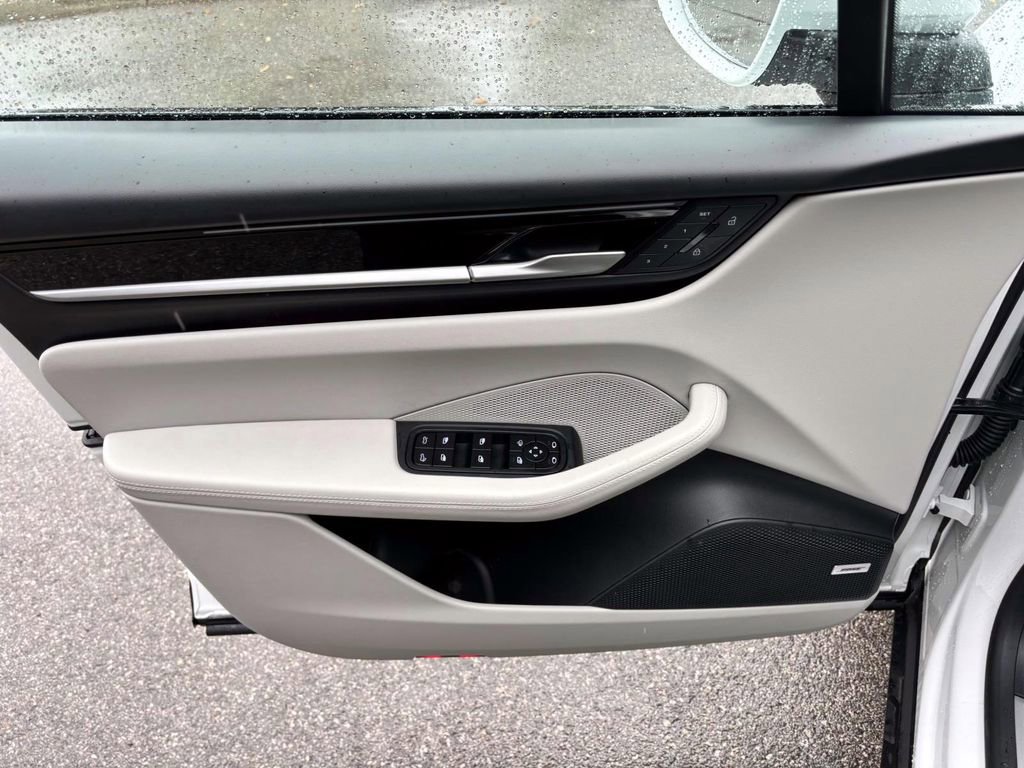 Certified 2025 Porsche Macan 4S Electric image 16