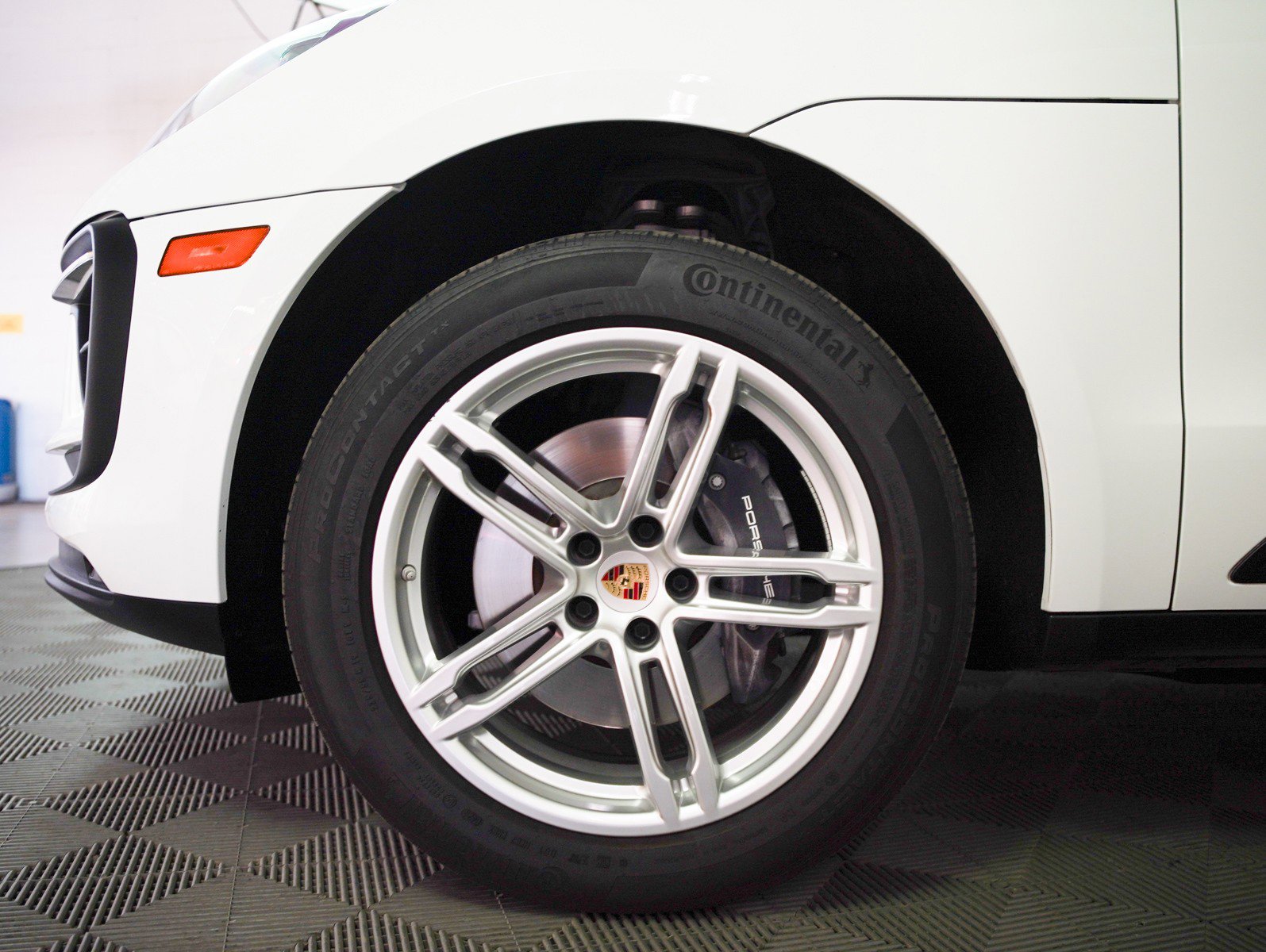 Certified 2024 Porsche Macan image 28