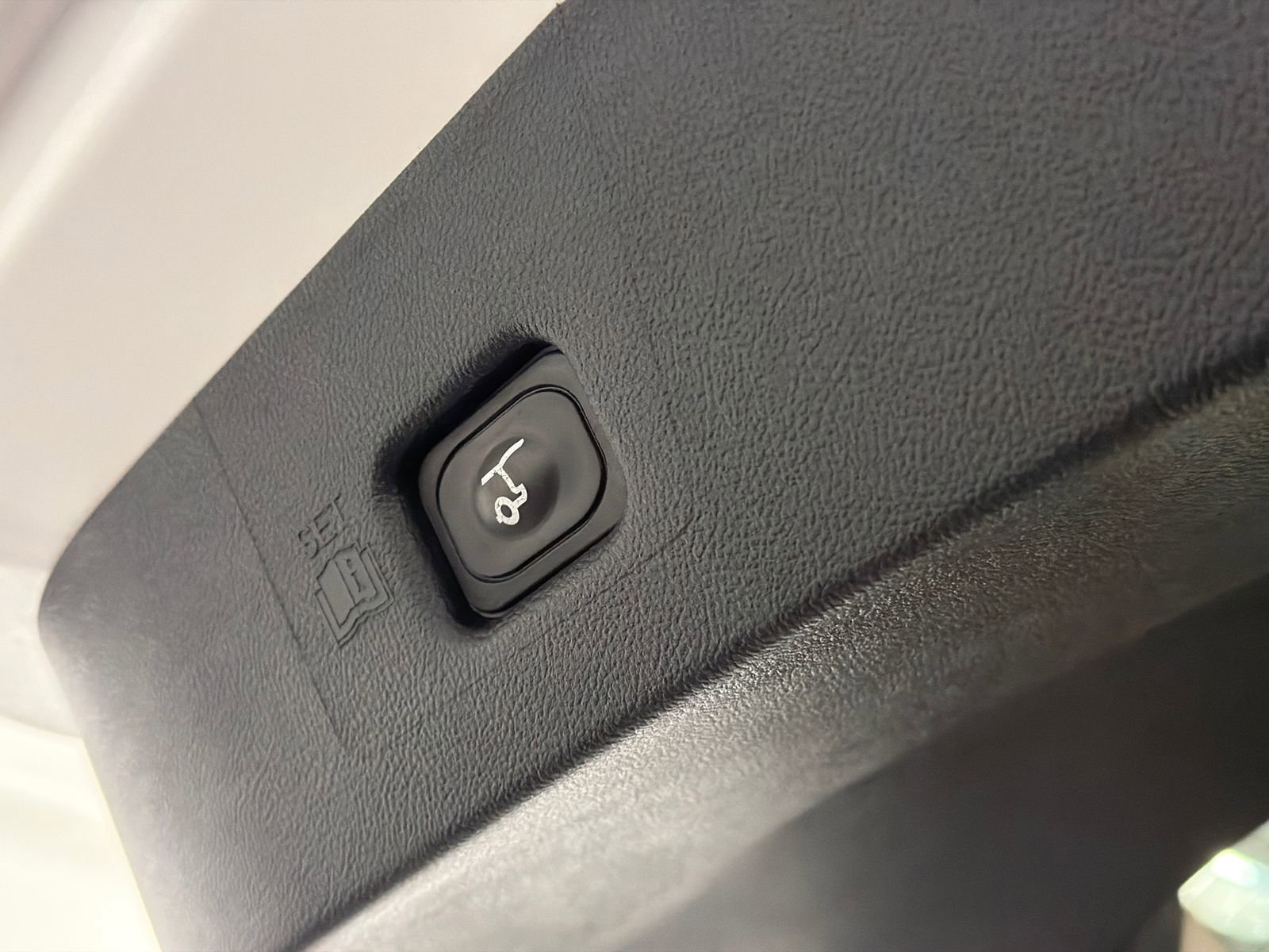 Used 2022 Lincoln Nautilus Reserve FWD image 9