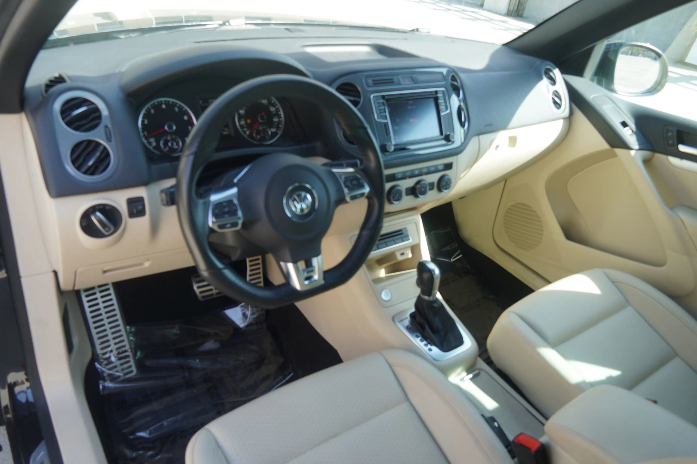 Used 2016 Volkswagen Tiguan R-Line image 19