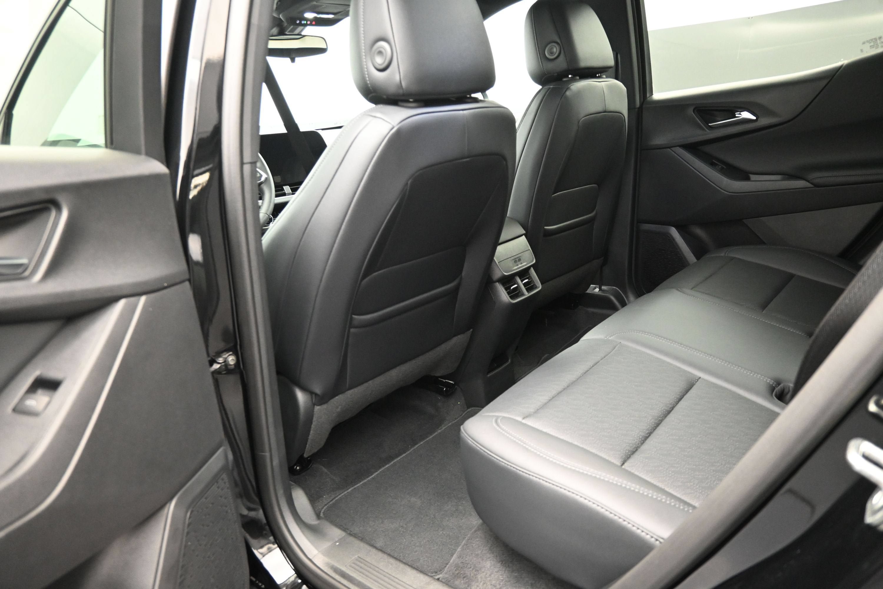 New 2027 Chevrolet Equinox LT w/ Convenience Package II FWD image 32