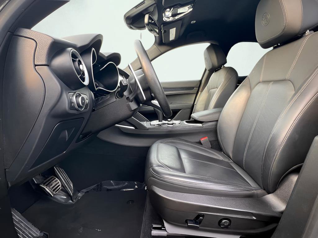 Used 2023 Alfa Romeo Stelvio Sprint RWD image 16