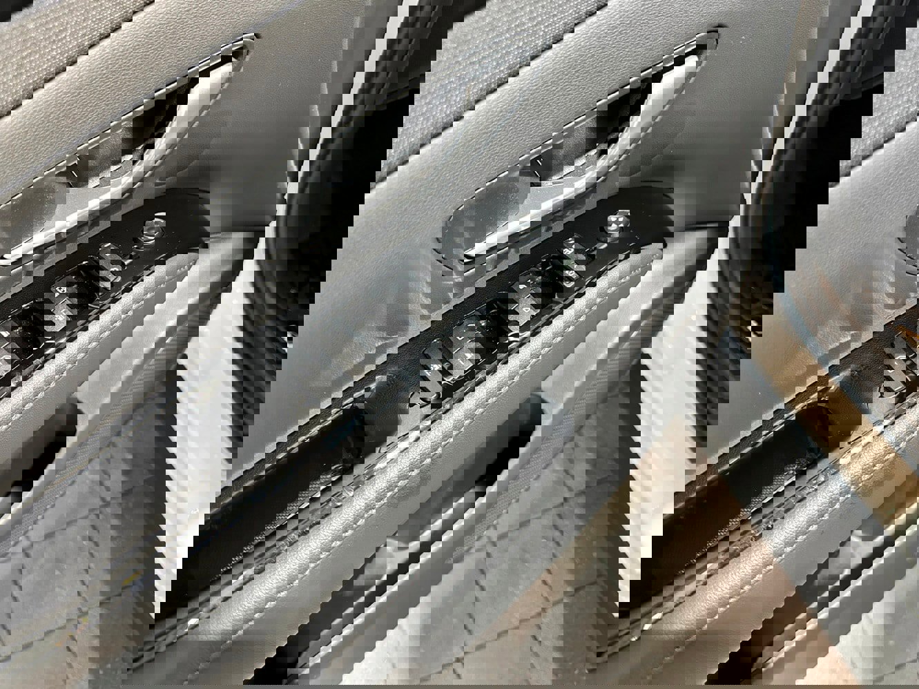 Used 2024 Hyundai Santa Cruz Limited image 12