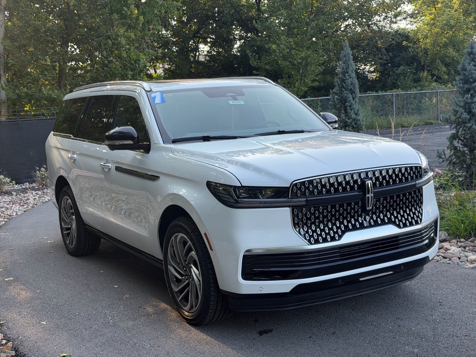 New 2027 Lincoln Navigator Reserve AWD/4WD image 7
