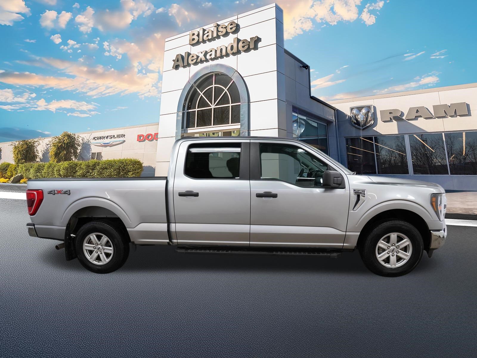 Used 2023 Ford F150 XLT image 2