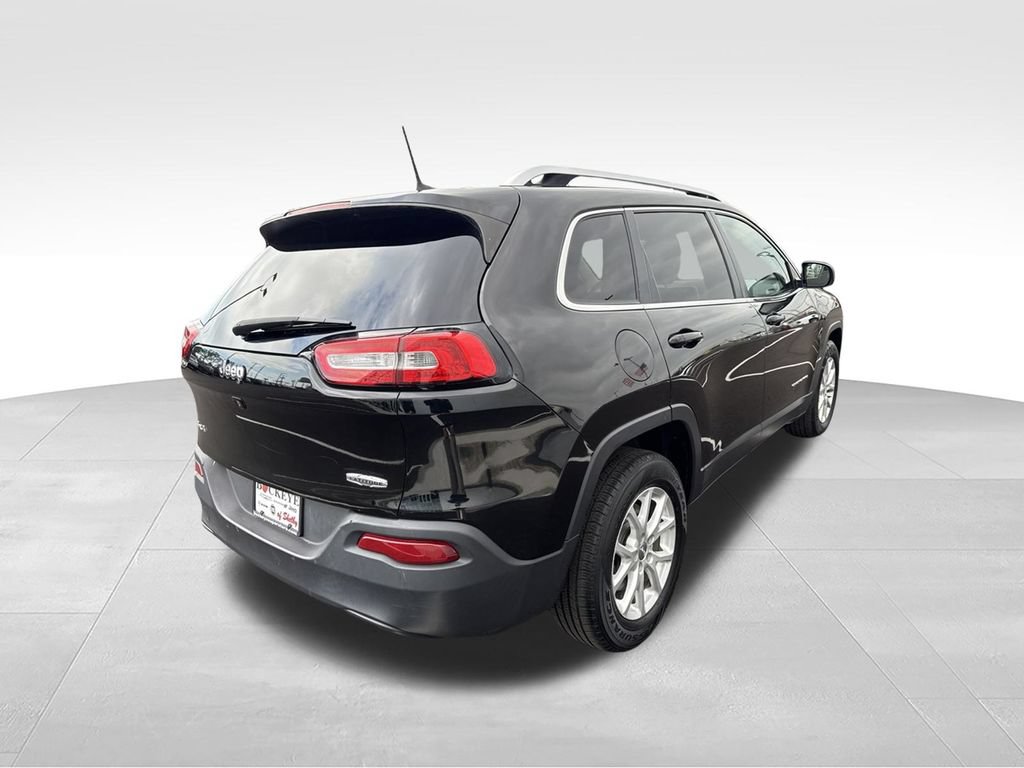 Used 2017 Jeep Cherokee Latitude AWD/4WD image 3