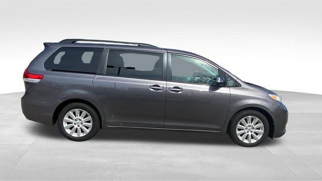 Used 2014 Toyota Sienna Limited w/ Limited Premium Package image 10