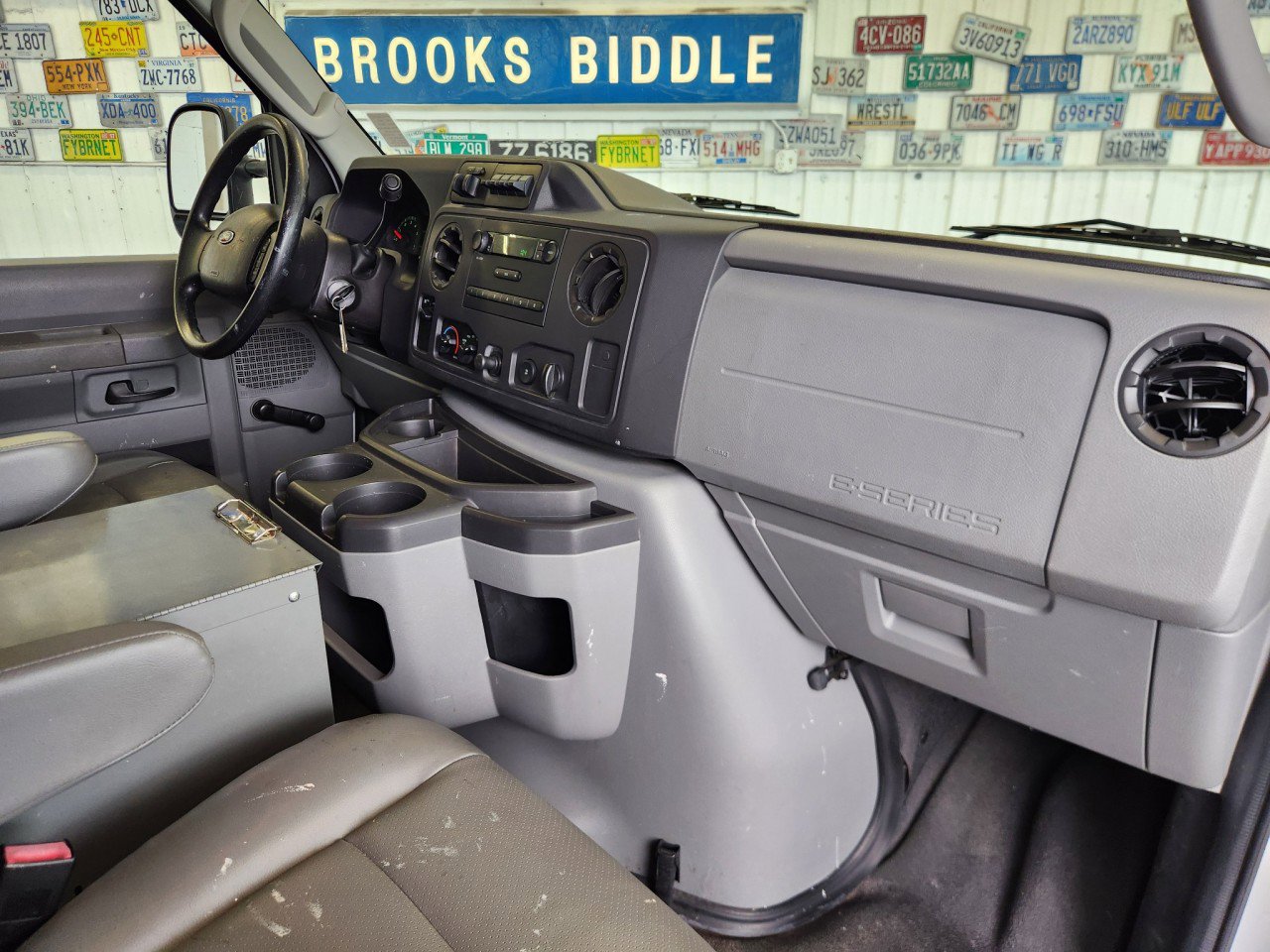 Used 2011 Ford E-350 and Econoline 350 Extended Super Duty image 2