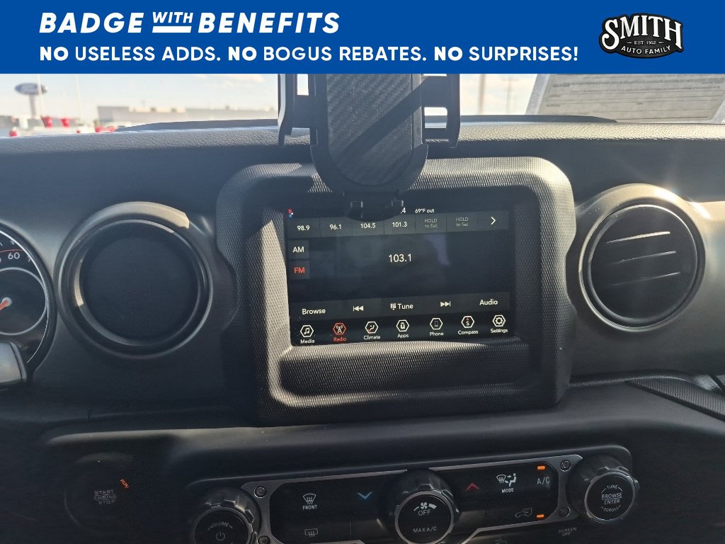 Used 2023 Jeep Gladiator Sport AWD/4WD image 20
