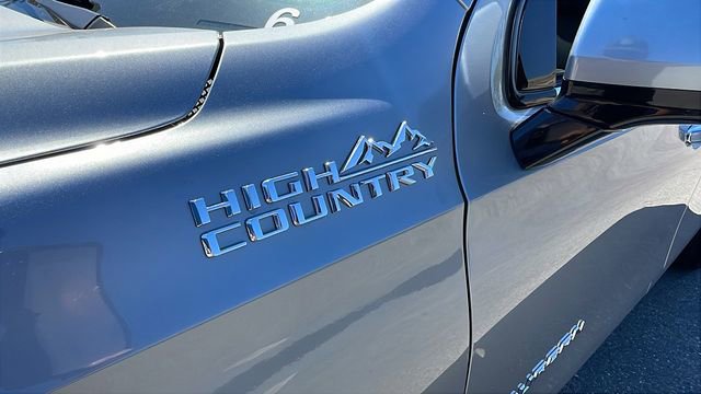 Used 2024 Chevrolet Suburban High Country w/ Advanced Technology Package image 10