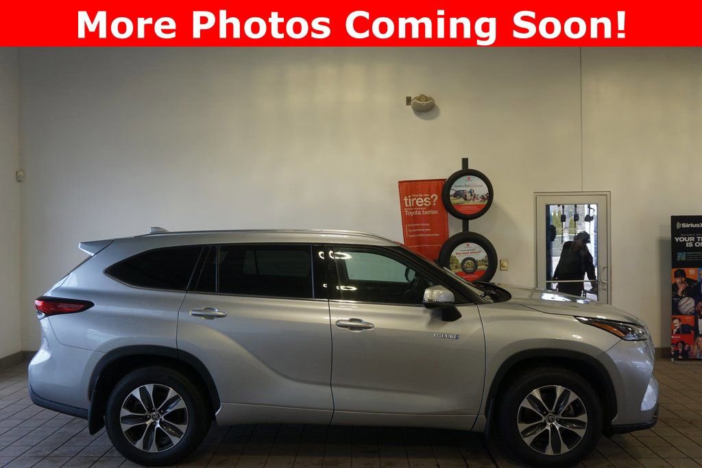 Used 2021 Toyota Highlander XLE image 2
