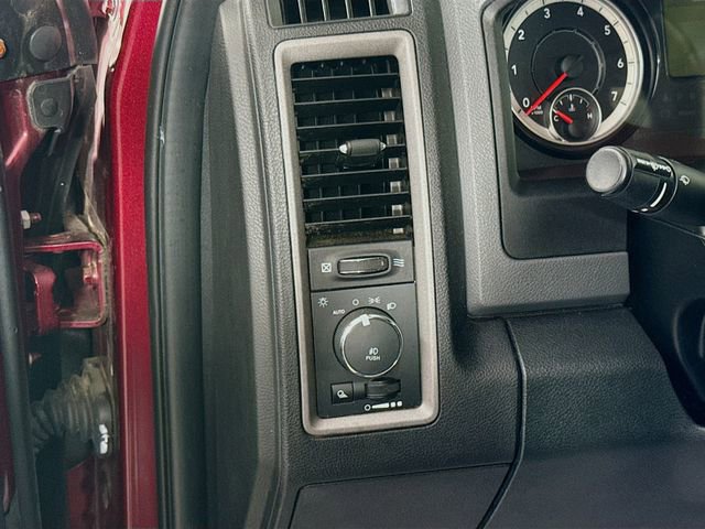 Used 2017 RAM 1500 Express AWD/4WD image 12