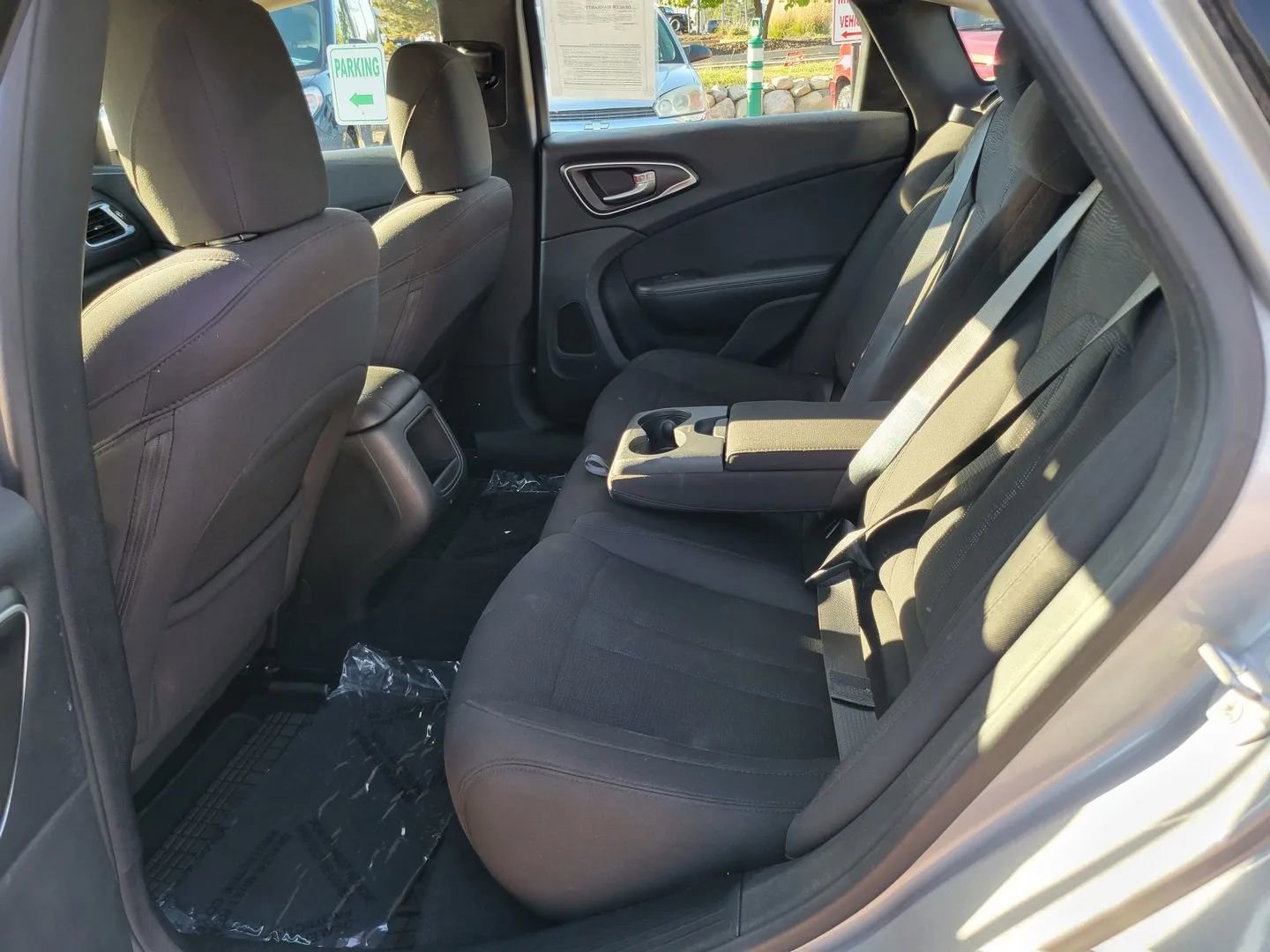 Used 2015 Chrysler 200 Limited w/ Convenience Group image 4