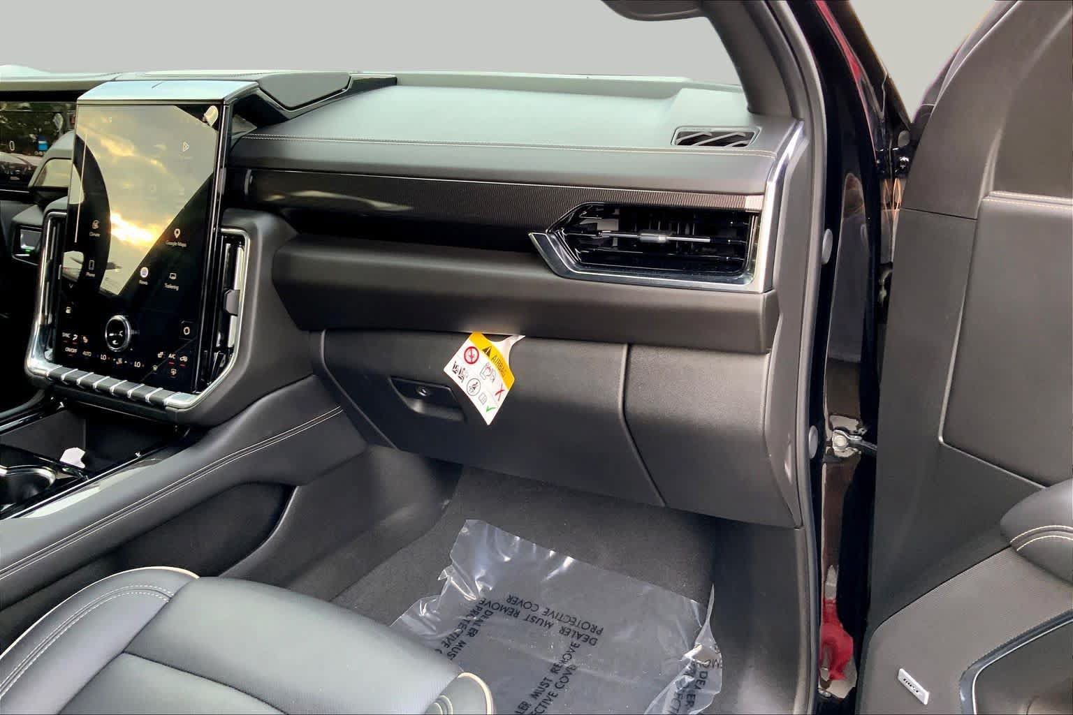 Used 2025 GMC Yukon Elevation AWD/4WD image 16