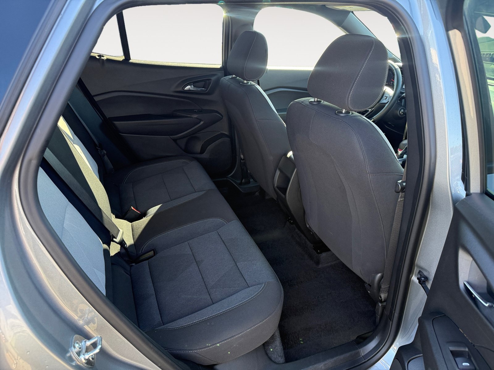 Used 2025 Chevrolet Trax RS w/ Driver Confidence Package FWD image 18