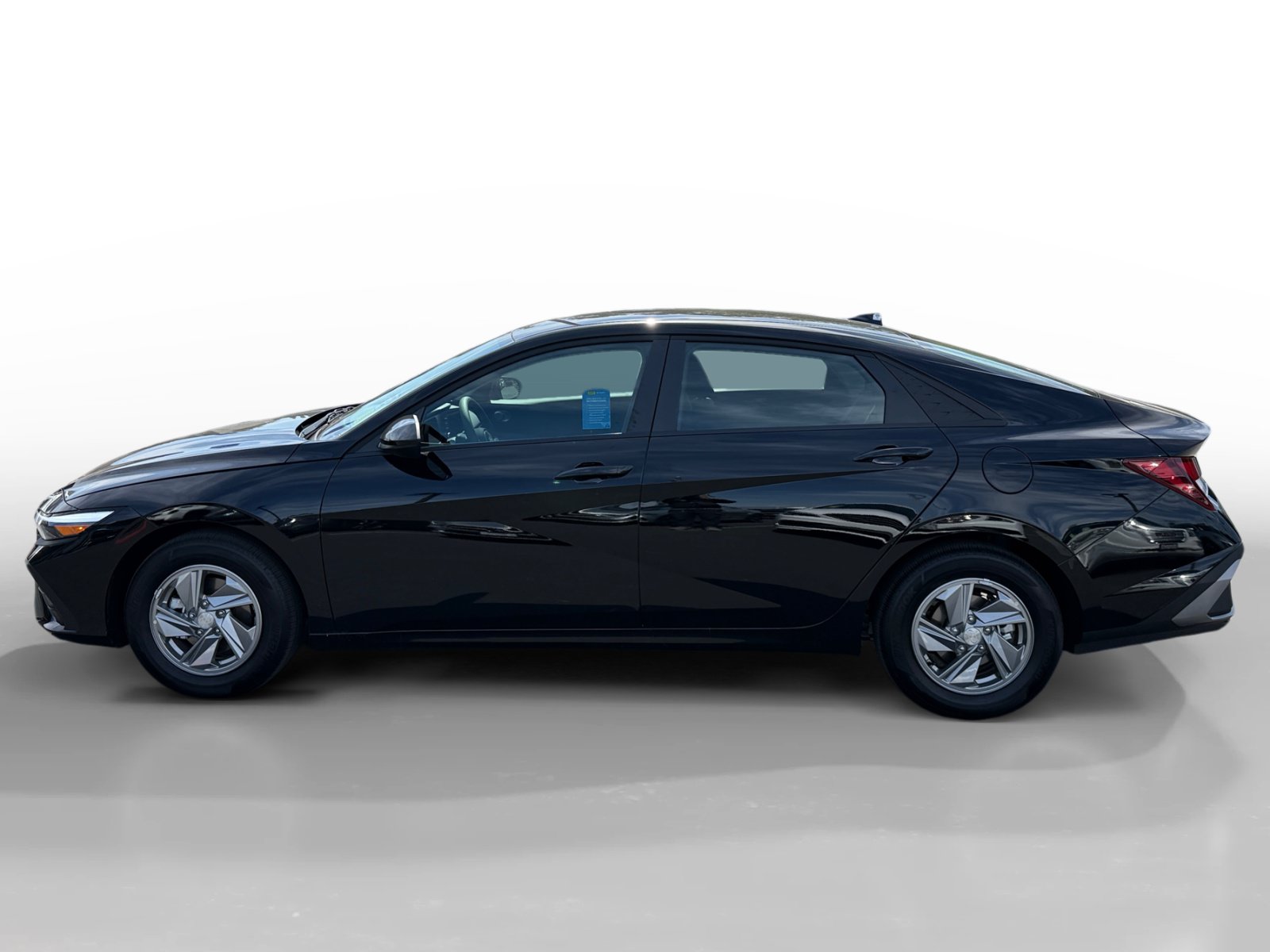 Certified 2026 Hyundai Elantra SE FWD image 2