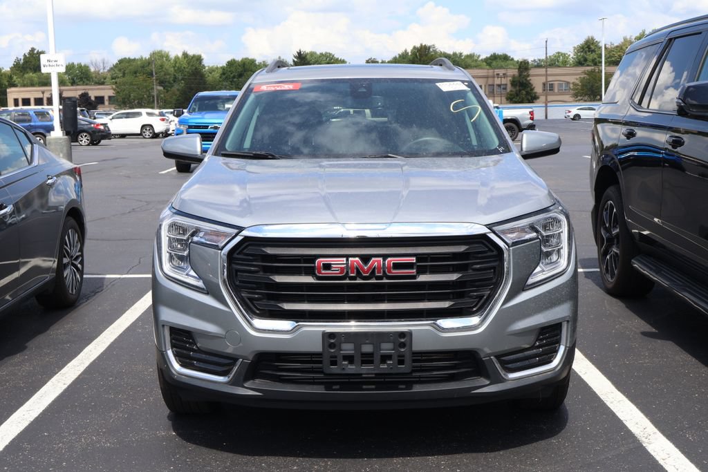 Used 2023 GMC Terrain SLE w/ Driver Convenience Package AWD/4WD image 2