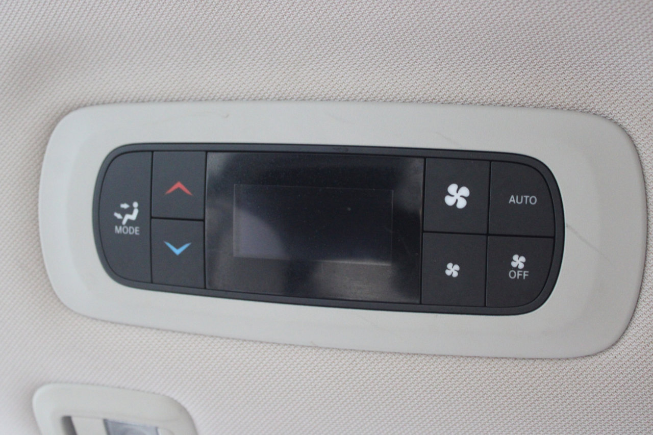 Used 2018 Chrysler Pacifica Limited image 41