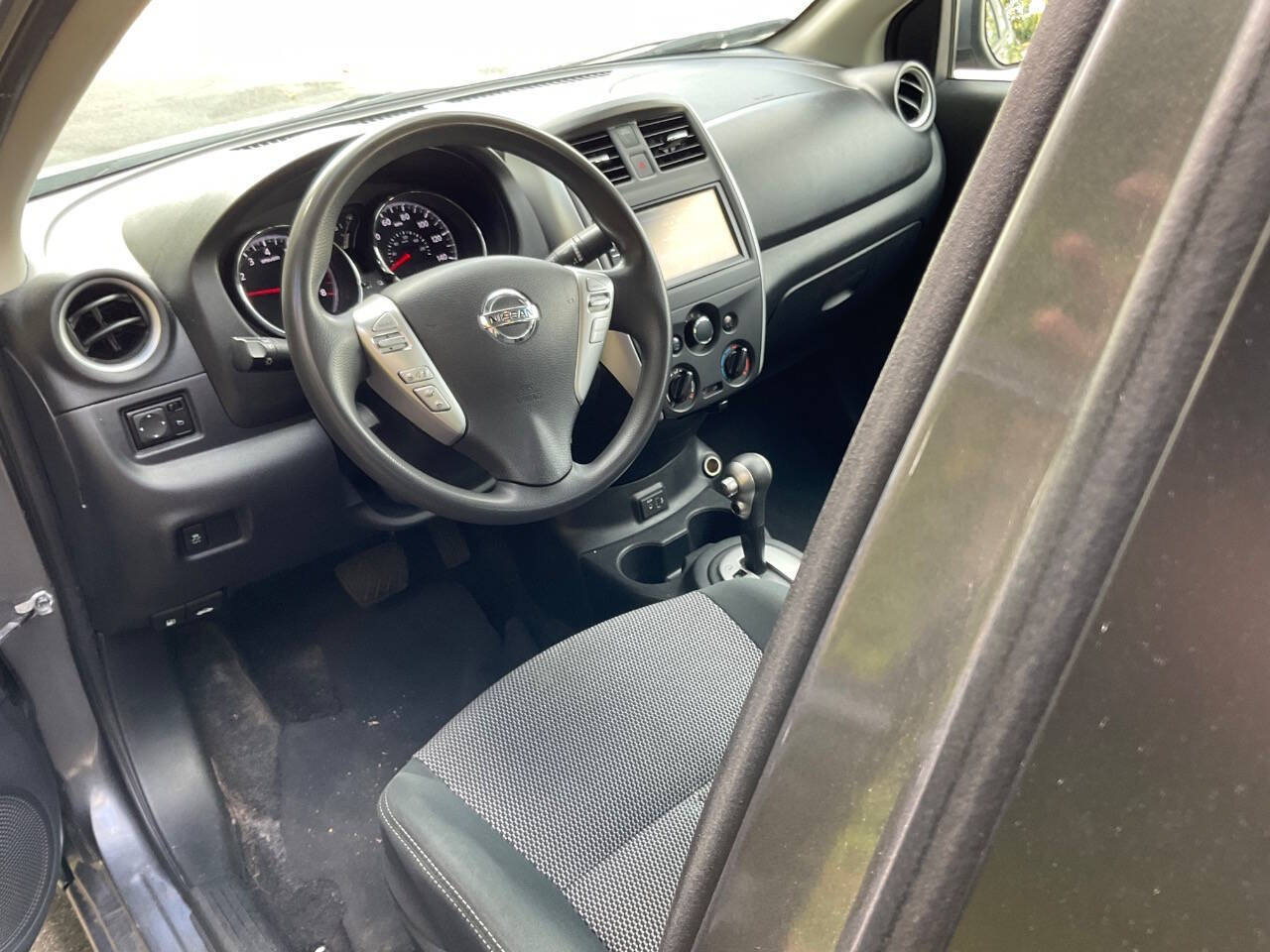 Used 2016 Nissan Versa SV FWD image 10