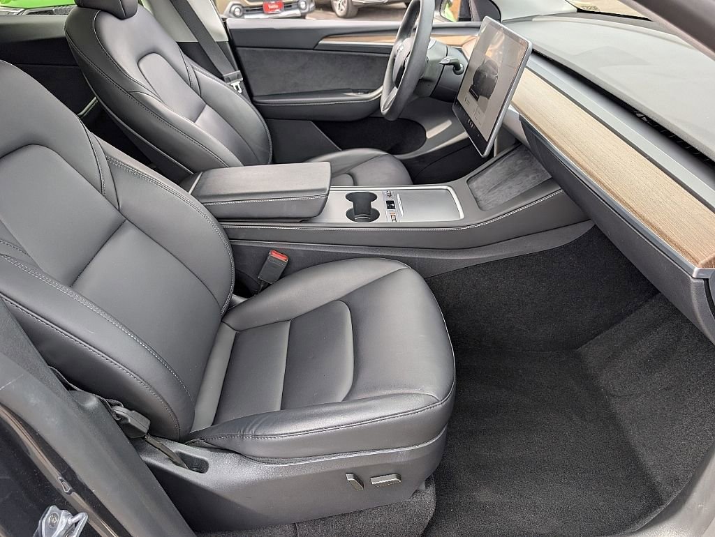 Used 2024 Tesla Model Y Long Range AWD/4WD image 18