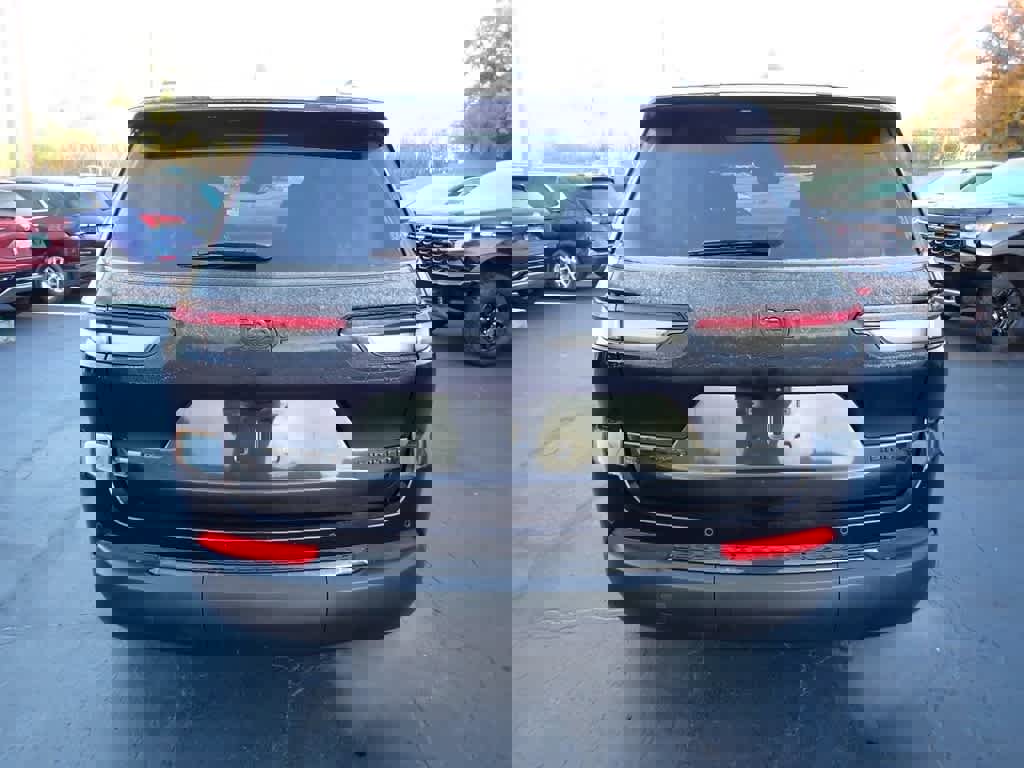 Used 2023 Jeep Grand Cherokee L Limited w/ Black Appearance Package image 4