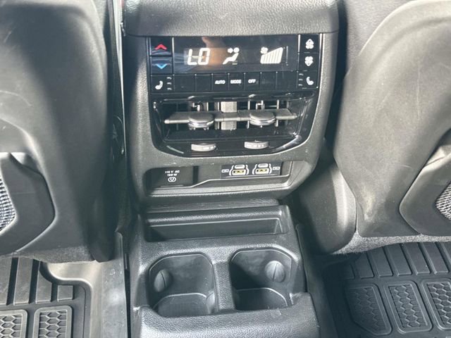 Used 2024 Jeep Grand Cherokee L Limited w/ Black Appearance Package AWD/4WD image 17