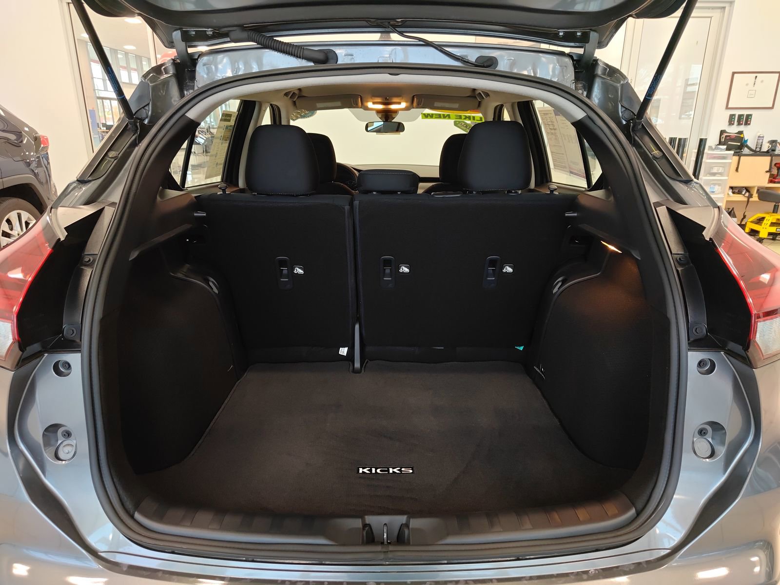 Used 2024 Nissan Kicks SV image 13