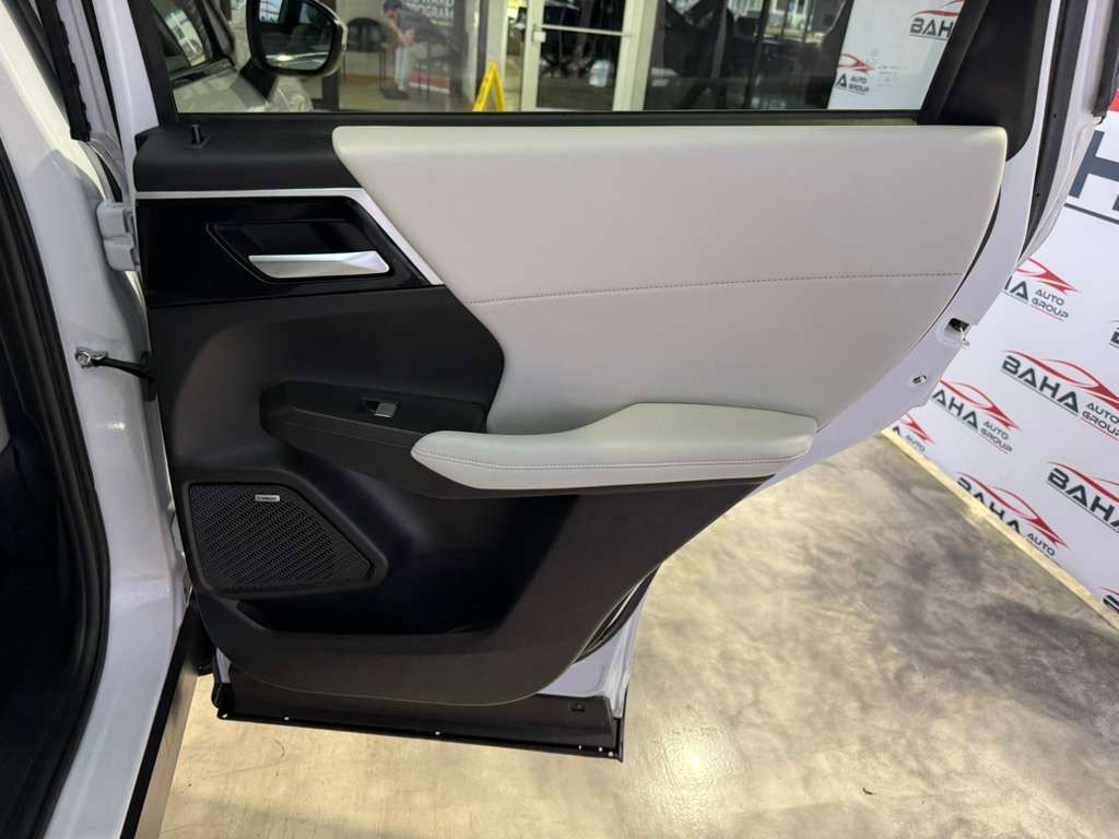 Used 2025 Mitsubishi Outlander Trail Edition image 50