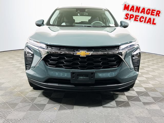 Used 2025 Chevrolet Trax LS w/ LS Convenience Package FWD image 3