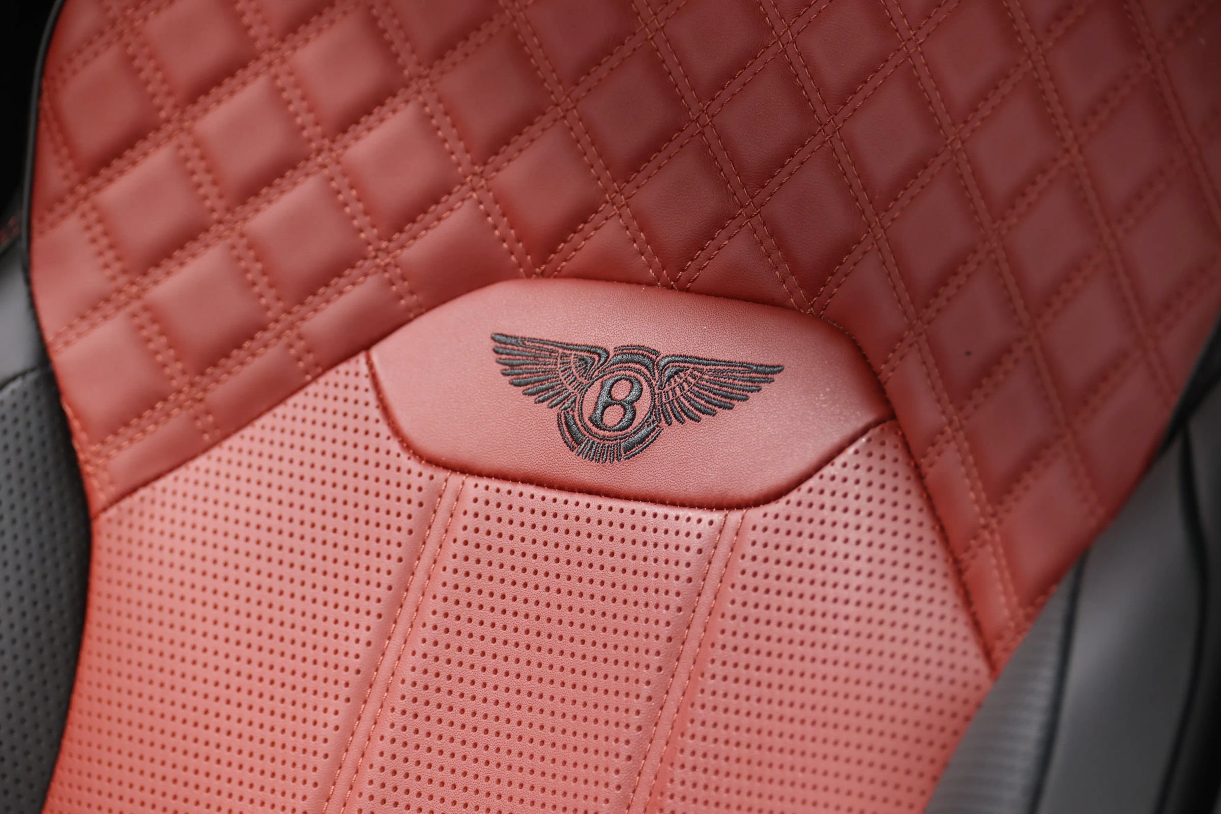 Used 2022 Bentley Bentayga AWD/4WD image 66