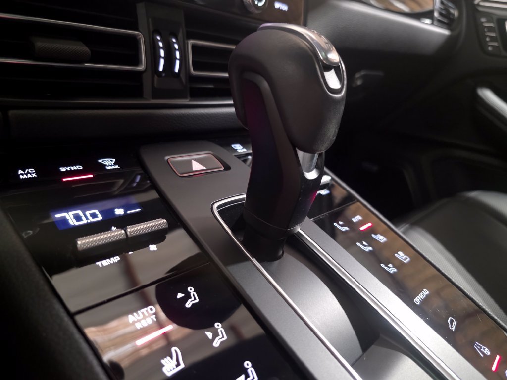 Certified 2024 Porsche Macan AWD/4WD image 28