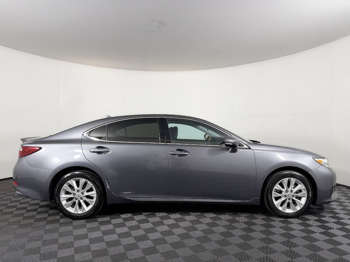 Used 2014 Lexus ES 300h w/ Luxury Package w/Bamboo Trim FWD image 7