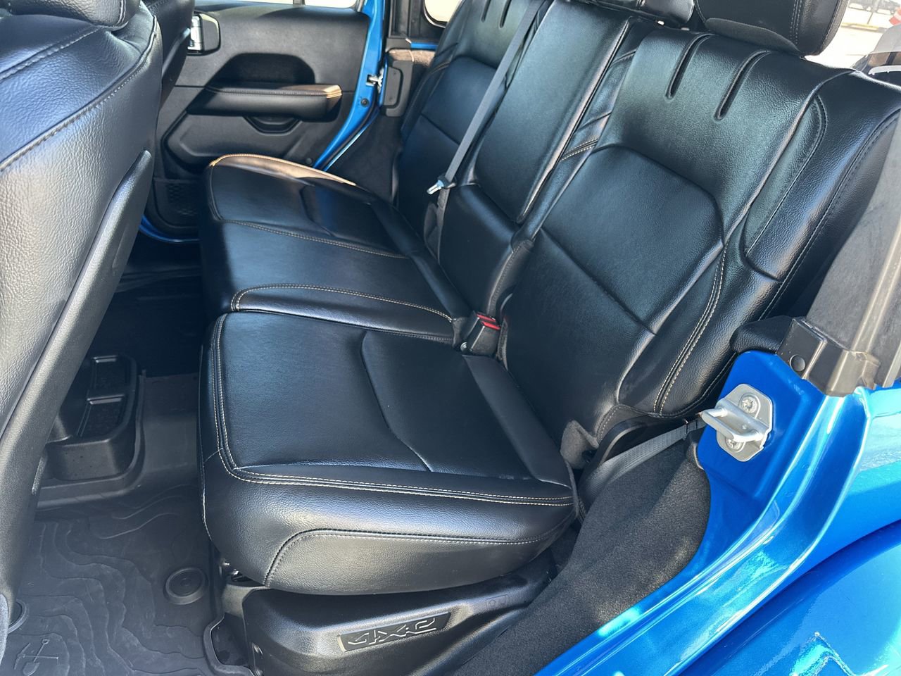 Used 2024 Jeep Wrangler Unlimited Sahara w/ Technology Group image 23