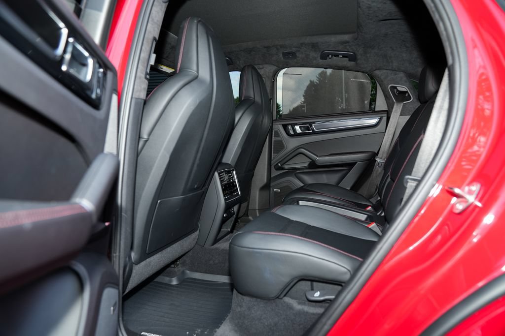 Certified 2023 Porsche Cayenne GTS AWD/4WD image 32