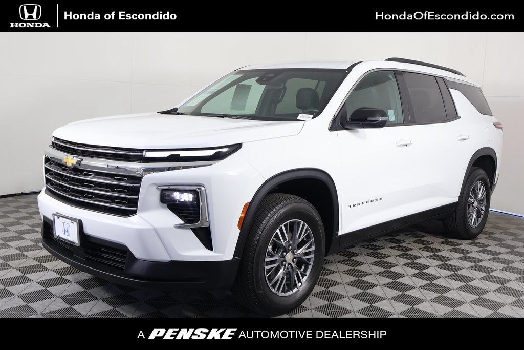 Used 2025 Chevrolet Traverse LT