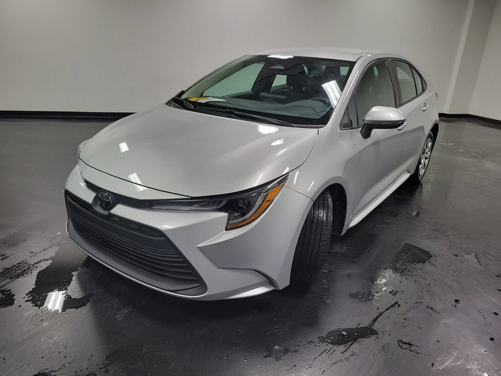 Used 2023 Toyota Corolla LE FWD image 4