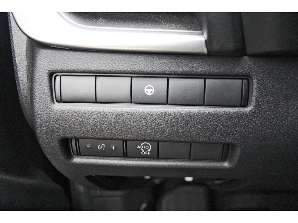 Used 2023 Nissan Rogue SV image 17