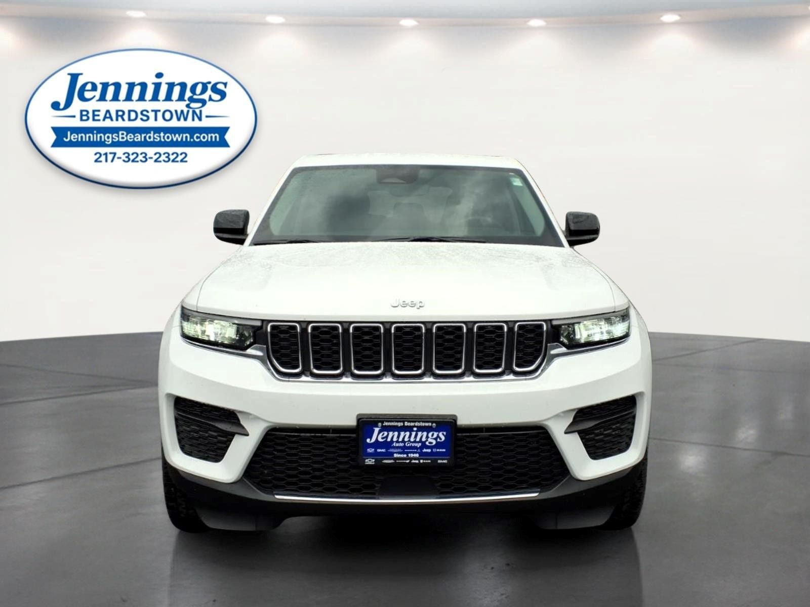 Used 2023 Jeep Grand Cherokee Laredo AWD/4WD image 31