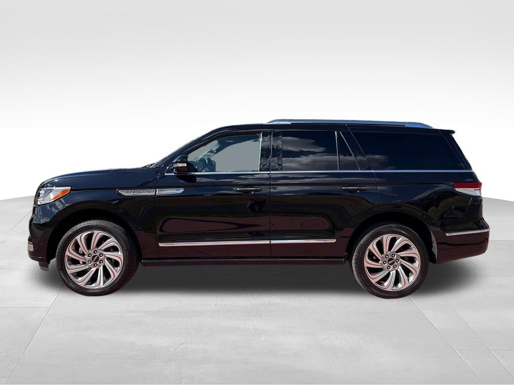 Used 2024 Lincoln Navigator Premiere AWD/4WD image 6
