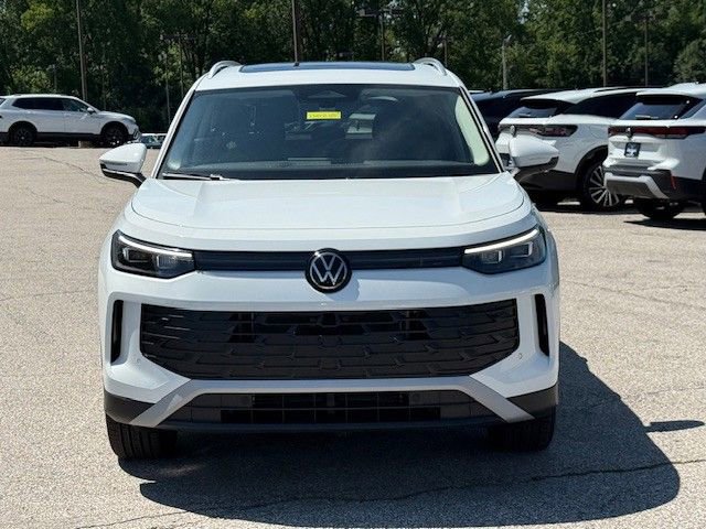 New 2025 Volkswagen Tiguan SE image 10